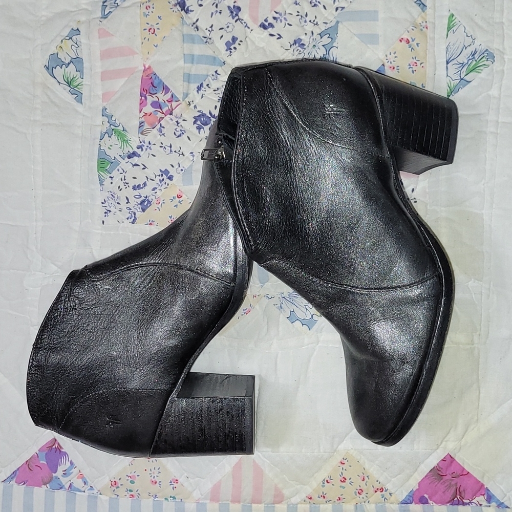 Frye Nora Zip Short Boots Size 6 B
